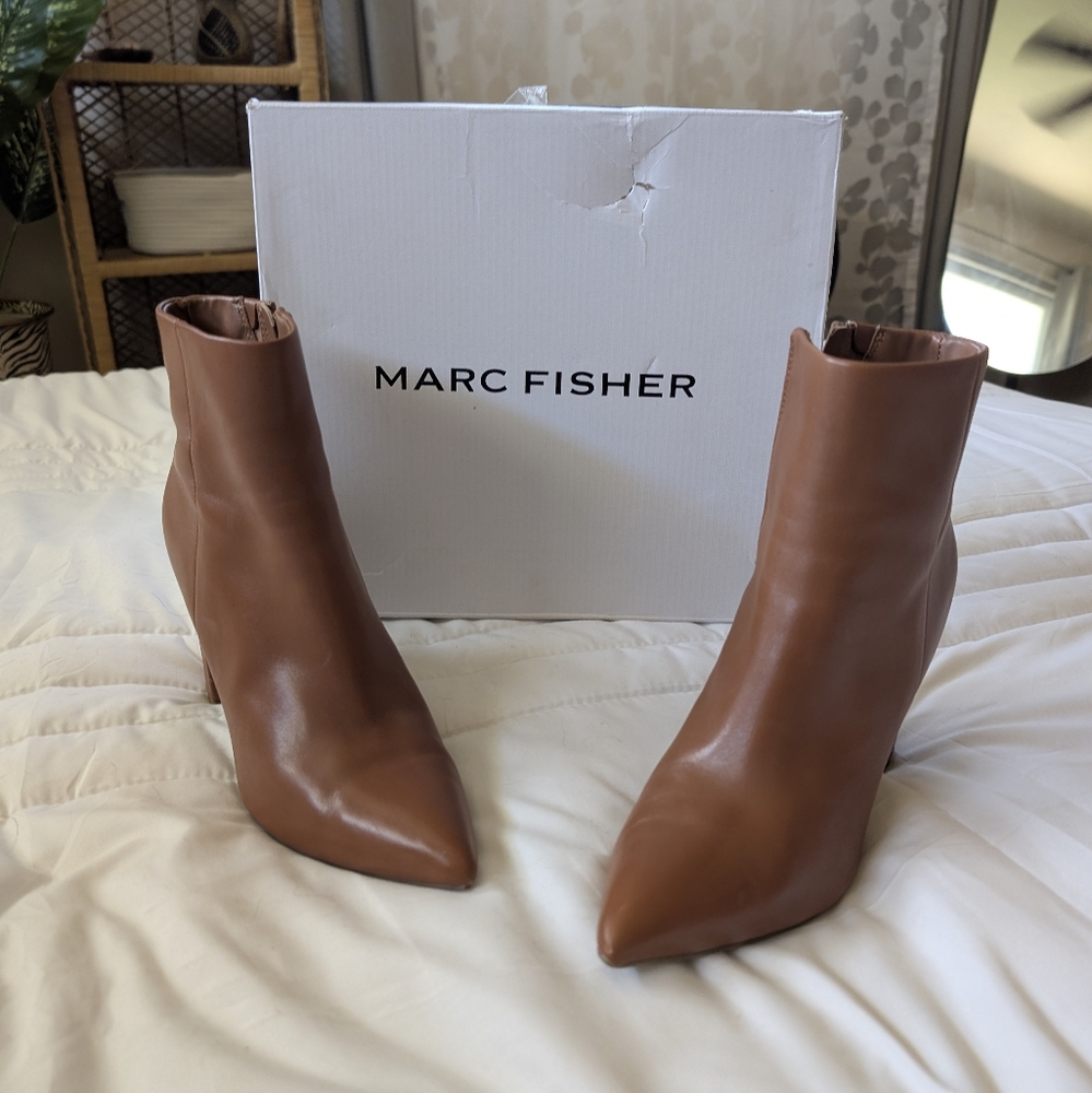 Marc Fisher Women's Size 7.5 Glorena Medium Natural Tan Leather Zip Ankle Bootie - Picture 5 of 17